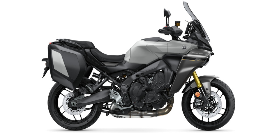 2025-yamaha-mt09atrdxs-eu-ceramic_ice-studio-002-03
