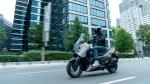 2026-yamaha-xmax125asph-eu-ceramic_grey-action-004-03